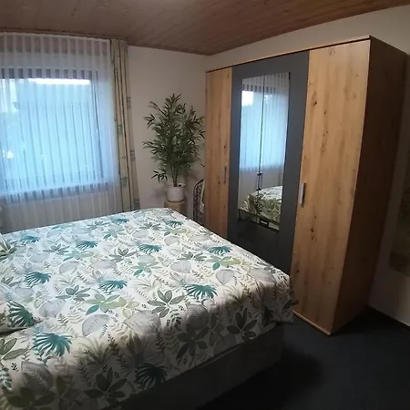 Apartment Mit Ueberdachten Sitzplatz Im Garten
